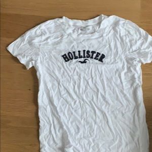 White hollister t-shirt